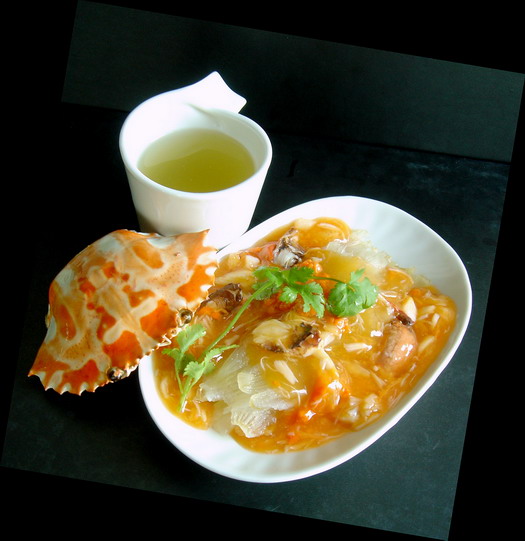 Braised hark fin with crab meat